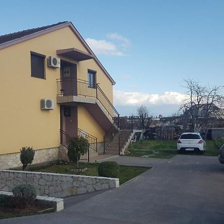 Hostel Vera - Airport Podgorica ミトロヴィツァ エクステリア 写真