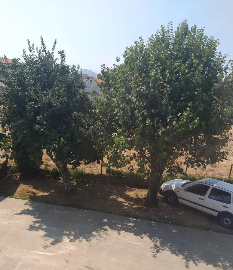 Hostel Vera - Airport Podgorica ミトロヴィツァ エクステリア 写真