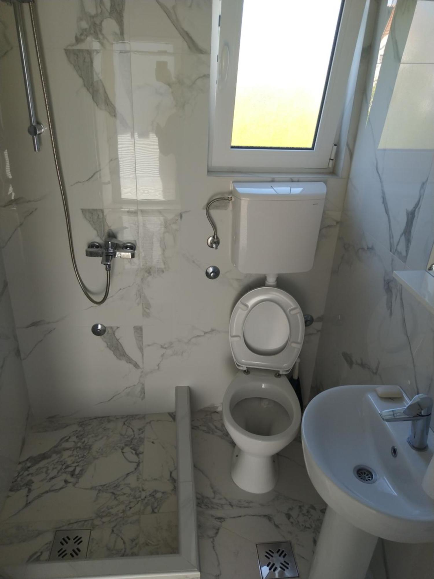 Hostel Vera - Airport Podgorica ミトロヴィツァ エクステリア 写真