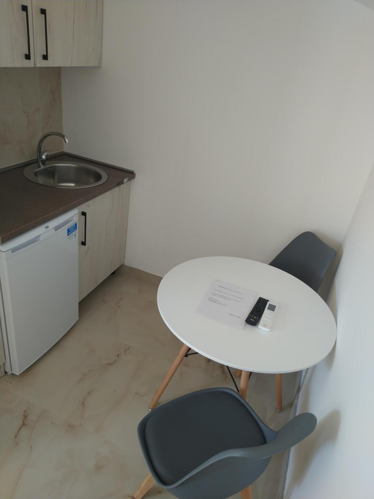 Hostel Vera - Airport Podgorica ミトロヴィツァ エクステリア 写真