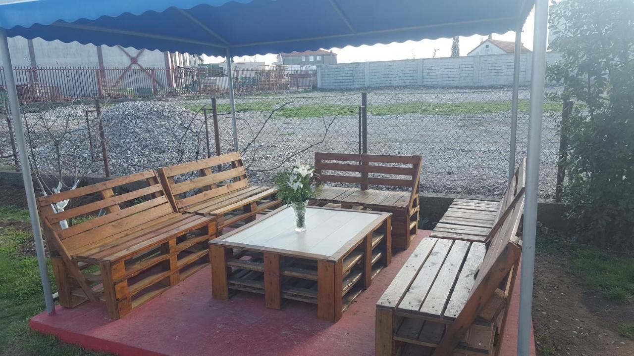 Hostel Vera - Airport Podgorica ミトロヴィツァ エクステリア 写真
