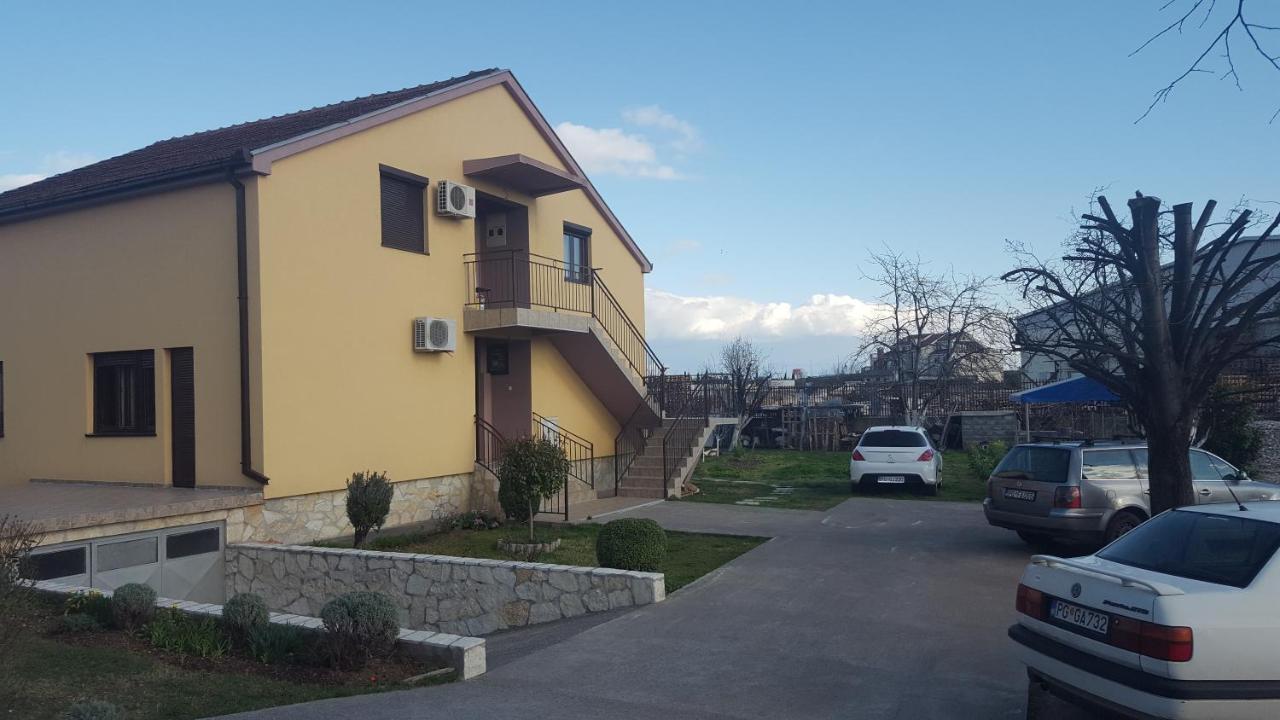 Hostel Vera - Airport Podgorica ミトロヴィツァ エクステリア 写真